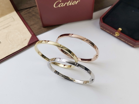 C Bracelet with latch