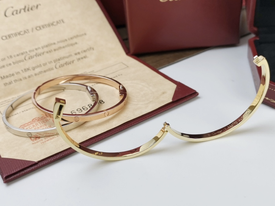 C Bracelet with latch