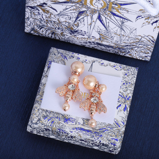 Women's Sparkling Crystal Bee & Pearl Jewelry Set – Necklace and Earrings