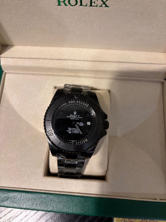 All-Black Stainless Steel Dive Watch with Rotating Bezel and Date Display
